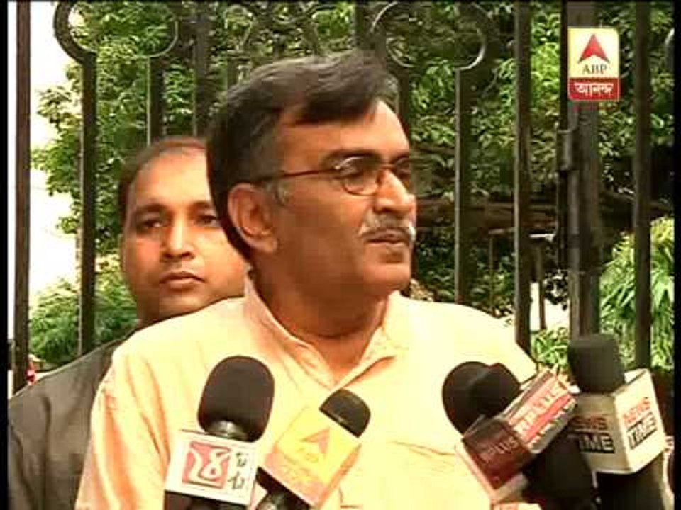 Chit fund Saradha: Mamata alleges loopholes in Left regim's legislation, Surjyakanta rejects it