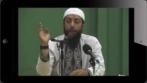 Khalid Basalamah - Bolehkah shalat di mesjid yg ada kuburan