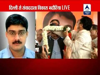 Gurumurthy deletes Gadkari tweet, faces flak from Congress