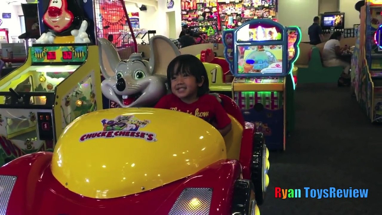 Chuck E Cheese Family Fun Indoor Games and Activities for Kids part 1