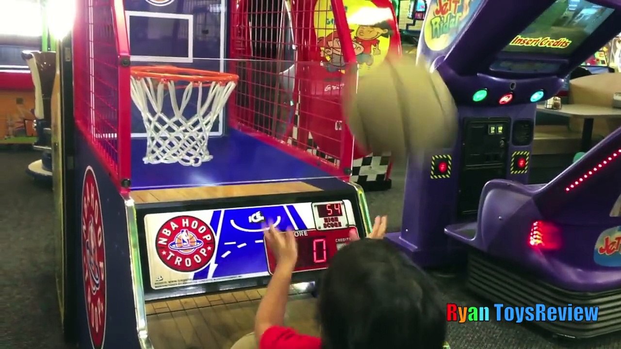 Chuck E Cheese Family Fun Indoor Games and Activities for Kids part 3