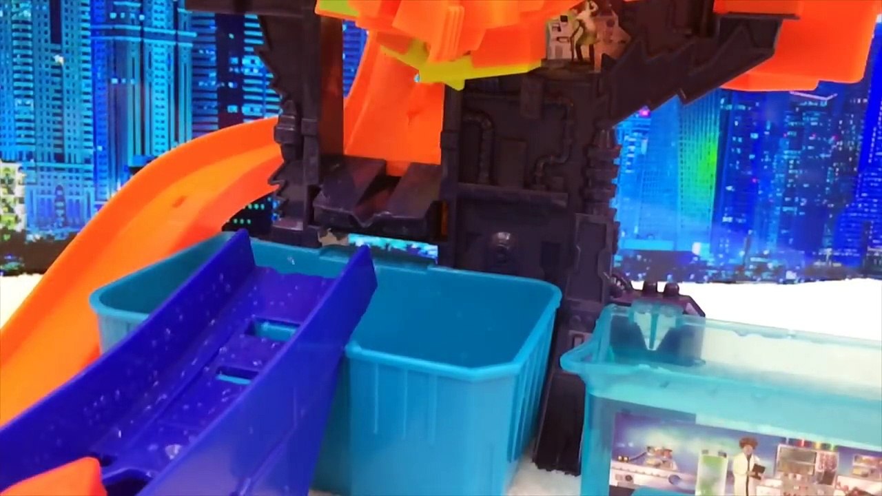 Disney Cars Color Changers in Shark Track and Color Splash Science Lab Hot Wheels Color Shifters Set