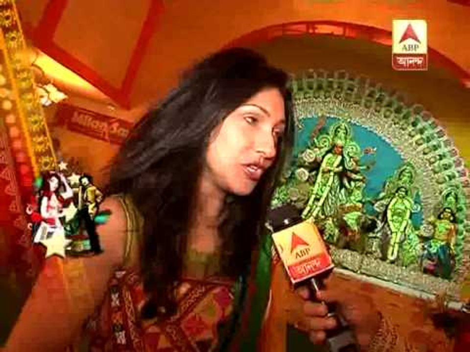 Film star Rituparna  at a puja pandle in Lake gardens