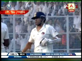 Sachin Tendulkar leading Mumbai's march to victory with his unbeaten knock.