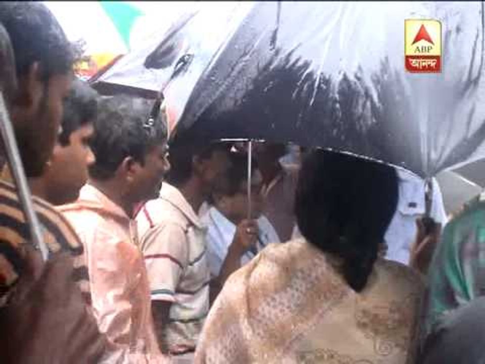 2  tmc councillors, their  supporters engaged in verbal duel over pumping out rain water!