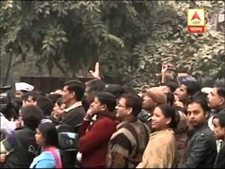 Arbind  kejriwal seeks peoples' opinion in forming government in delhi.