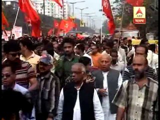 Tải video: Chaos at cpm rally . Cpm alleges tmc attack at their rally, Tmc denies.