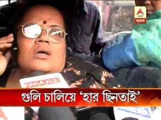 Tải video: Miscreants allegedly snatched chain of a woman at gunpoint in Haridevpur