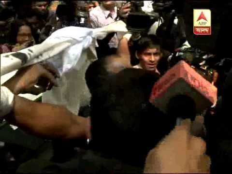 Protestor throws ink at Sahara chief Subrata Roy at Supreme Court premises