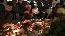 Берлін: Бранденбурзька брама - в національних кольорах на вшанування жертв нападу на Різдвяний ринок