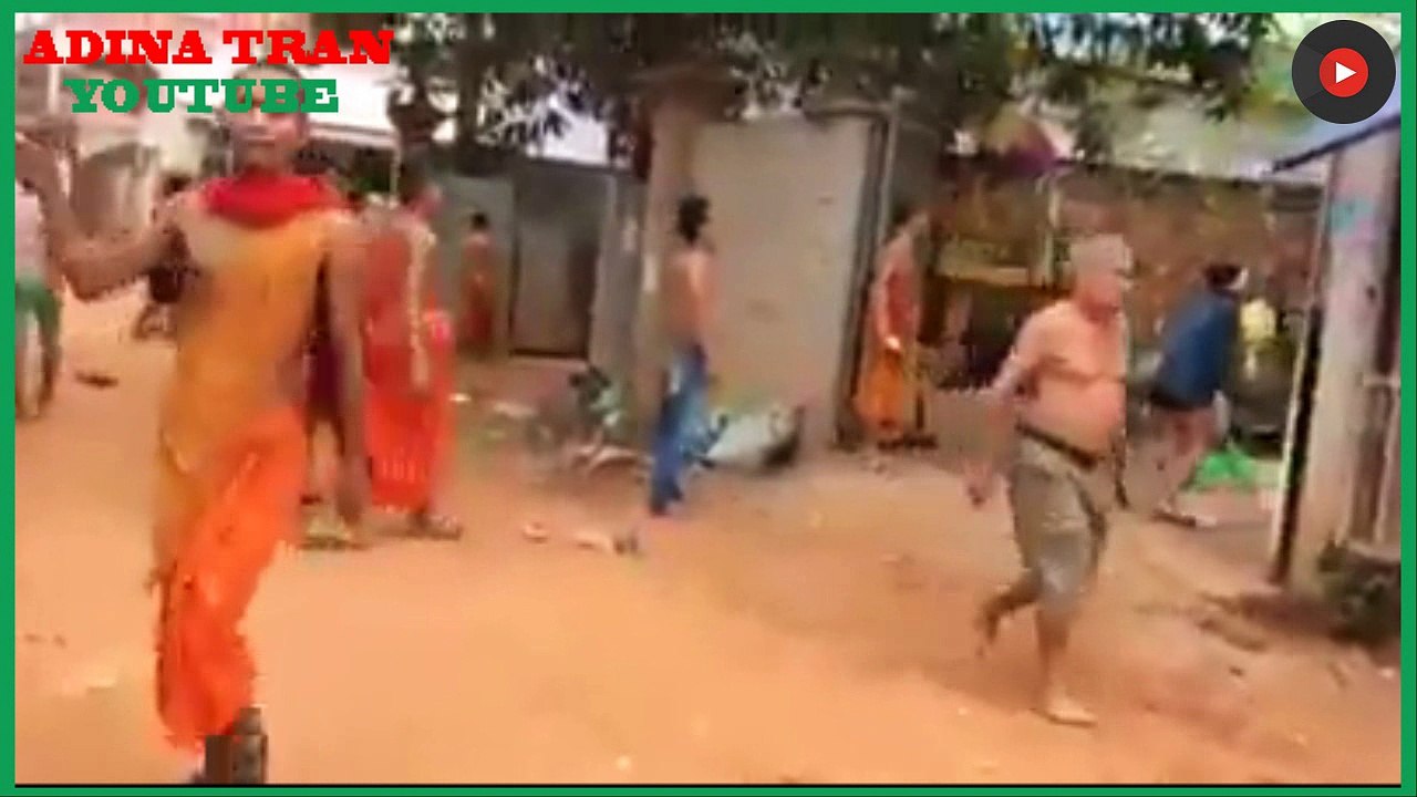 India  set fire to mosque in New Delhi, injuring 38