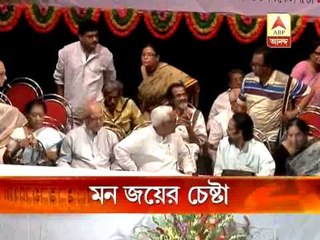 Buddhadeb attacks Govt. during a meet with intellectuals
