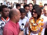 Congress candidate Azhar and his wife Sangeeta on campaign