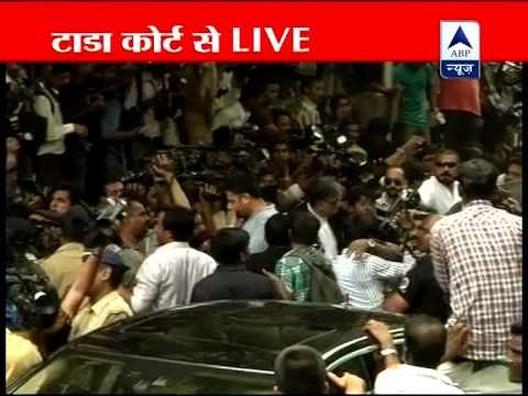 Sanjay Dutt is mobbed as he reaches TADA court