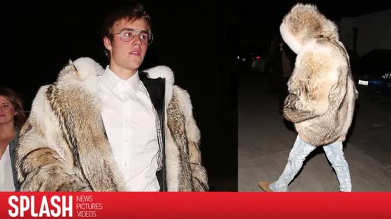 Justin Bieber trägt eine Pelzjacke