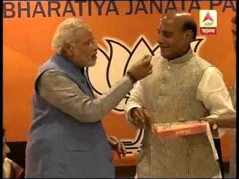 Rajnath Singh,Advani welcome Modi at BJP's parliamentary board meeting