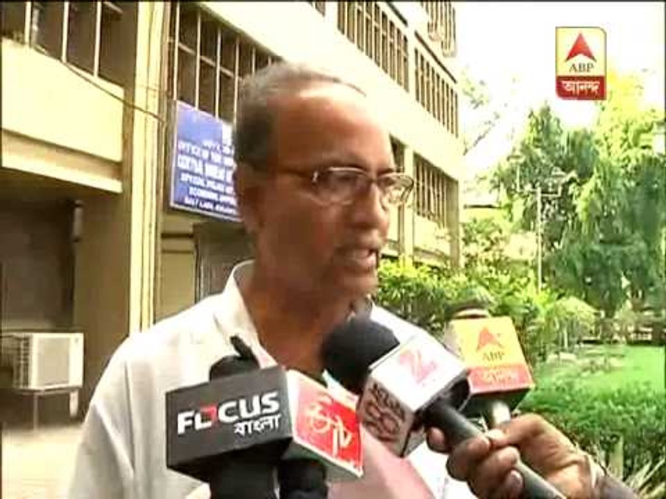 Prakash Upadhayay goes to CBI office to give information about Saradha