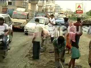 Land slide at EM Bypass, creates traffic jolt in the city