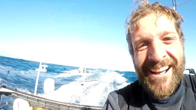 J45 : Eric Bellion franchit le Cap Leeuwin en musique / Vendée Globe