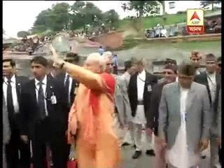 PM Narendra Modi offers prayers in Pashupatinath temple