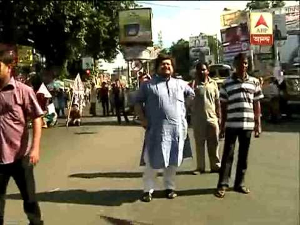 SFI blocked the road