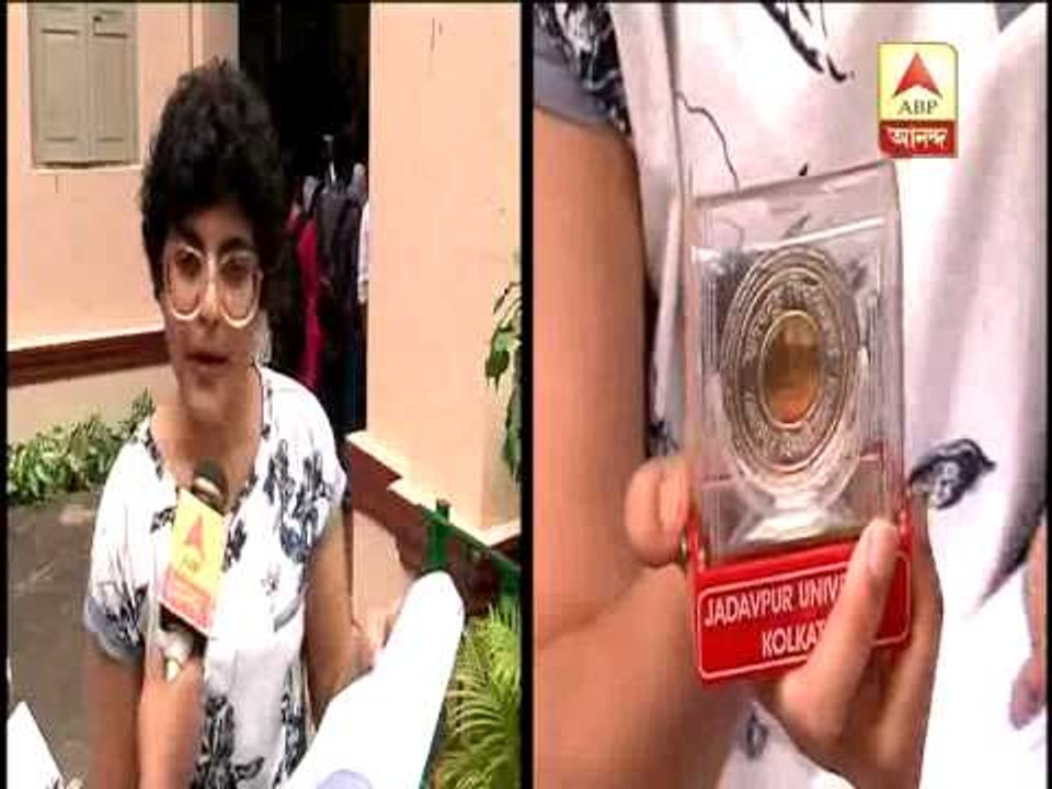 JU student returns her gold medal in support of agitating students, condemns vc.