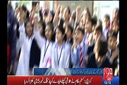 Mayor Karachi safai muham ky leye bacho ko bula ker khud 2 gante late pohenchy, Mayor Karachi ki amad per students pani
