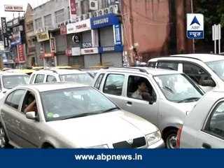 Rain lashes Delhi, traffic jam created problems for locals