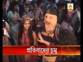 public kissing to protest moral policing at Kolkata