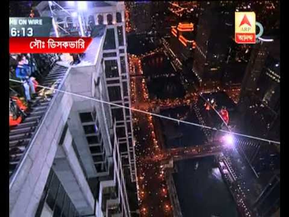 Tightrope walker makes Chicago crossings
