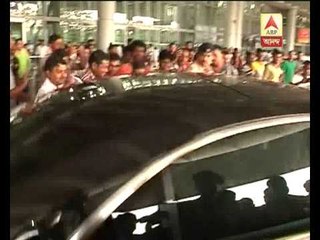 Shahrukh Khan with his team Happy New Year, visited Kolkata for live concert