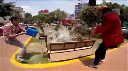 Niste mexicani nebuni! Sau spanioli ... Hmmm.... In fine! Niste nebuni