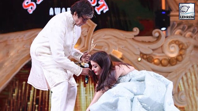Aishwarya Rai Touches Amitabh Bachchan's Feet Before Receiving Award