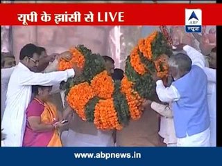 Modi arrives at rally venue in Jhansi