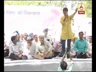 kumar vishwas attack bjp on suicide