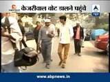 Delhi: AAP leader Arvind Kejriwal casts his vote