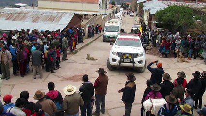 Queda de ônibus mata 12 policiais no Peru
