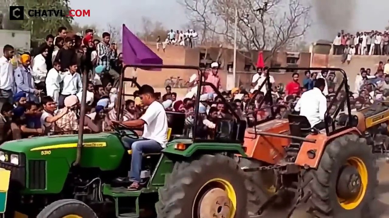 Những pha biễu diễn đua xe máy cày bá đạo nhất thế giới