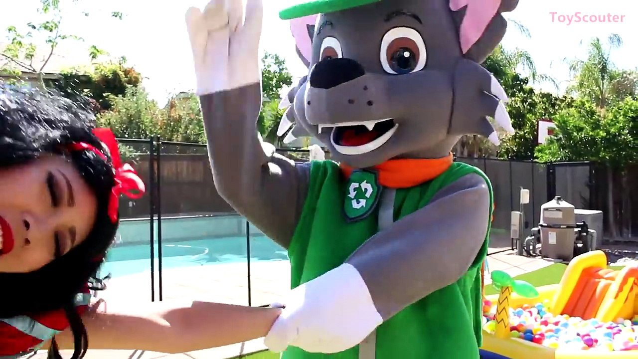 Frozen Elsa Draws on Joker! w/ Minnie Mouse, Venom & Paw Patrol Chase in Real Life