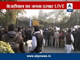 Unmanageable crowd forces Kejriwal to leave Janata Darbar midway