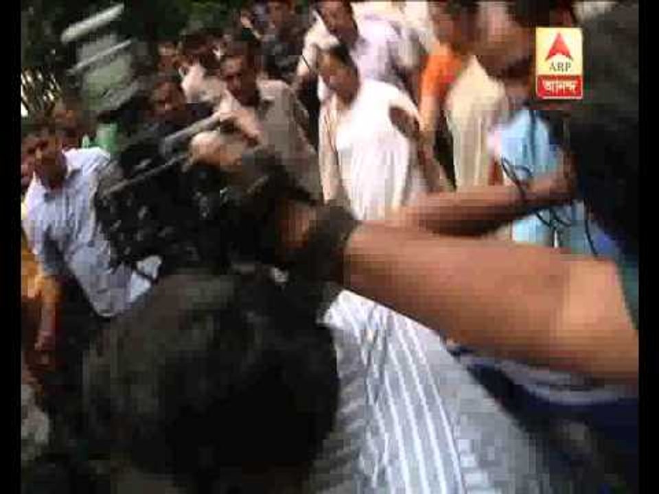 CM faces agitation at presidency. Students protests her visit.