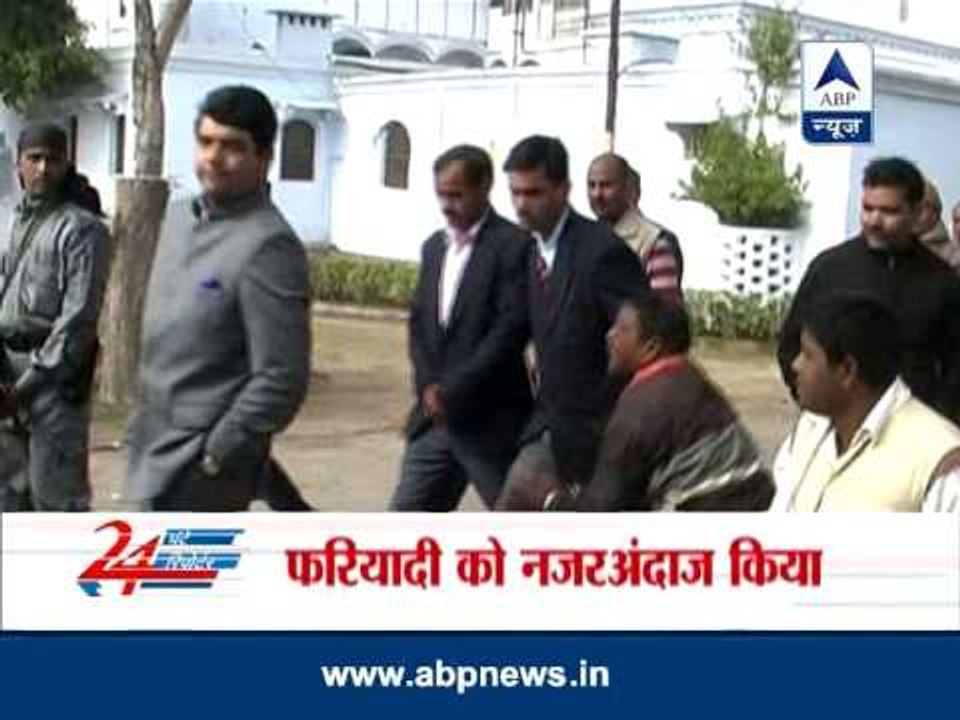 Union Minister RPN pushes away journo from his Bungalow