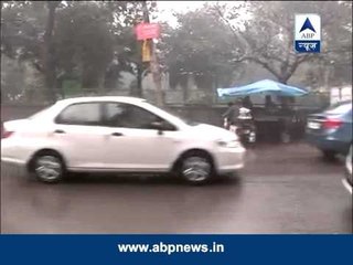 Mercury dips as rain lashes Delhi