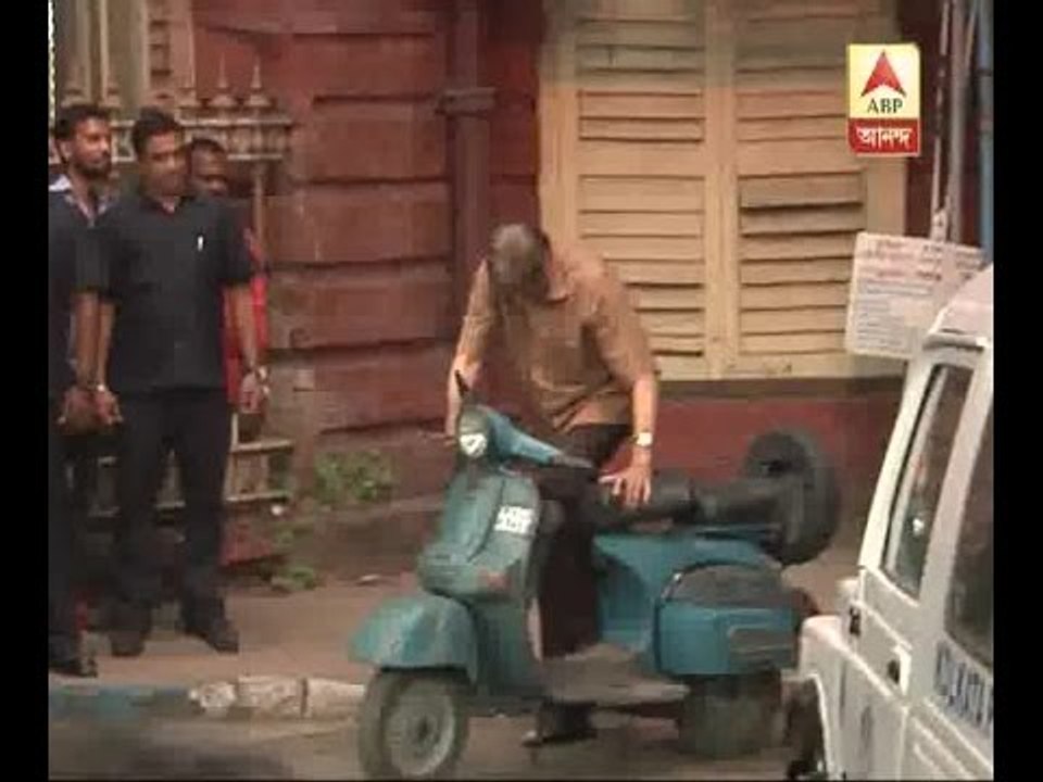 Amitabh Bachchan kickstarts a scooter while shooting in Kolkata