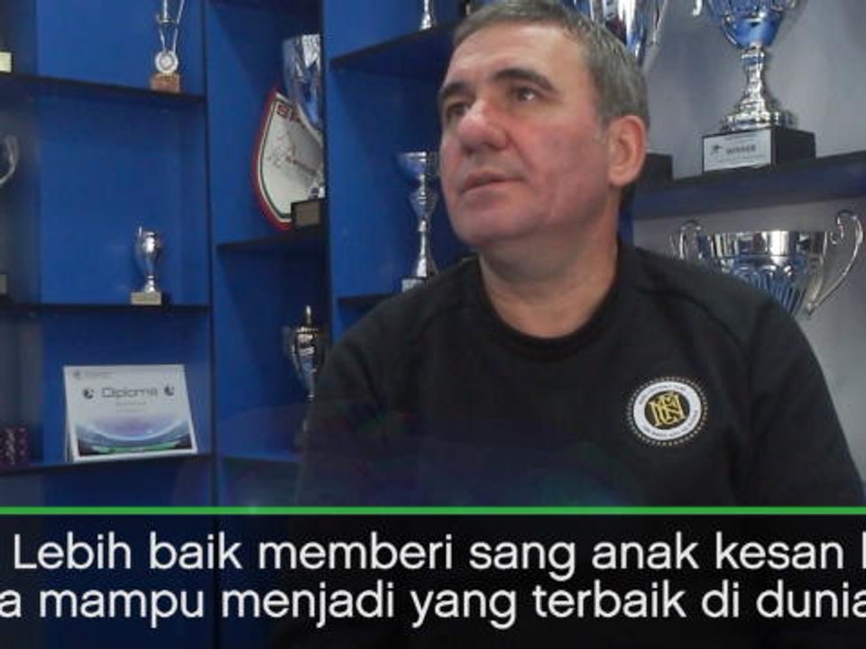 SOSIAL: Sepakbola: Messi Adalah Contoh Bagaimana Mengembangkan Pemain - Hagi