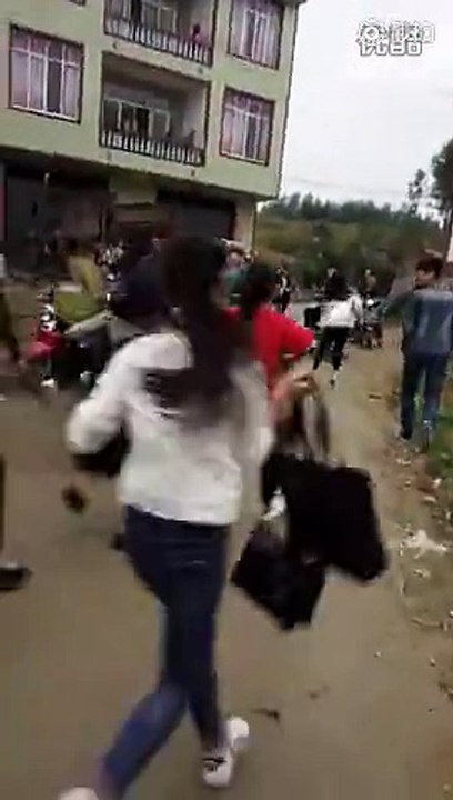 Girls beating each other with steel pipes (Shared on March 22, 2016).