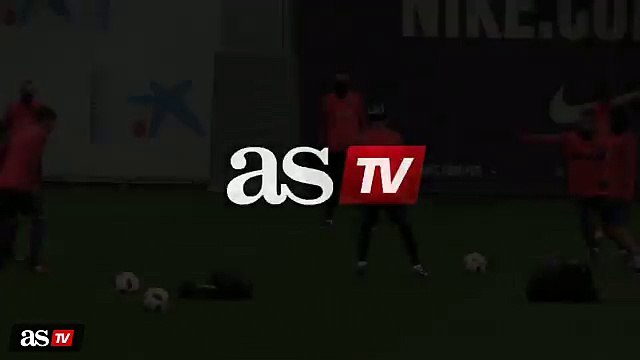 Aleix Vidal nutmegs Denis Suárez, much to Jordi Alba's delight