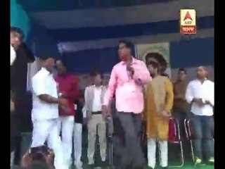 Spectators hustle to see Sourav