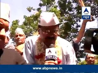 Kejriwal holds road show in Bangalore