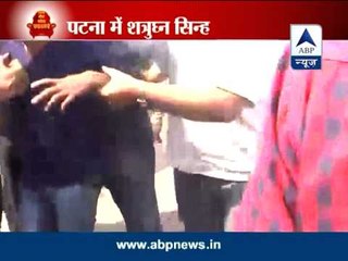 Youths wave black flags at Shatrughan, beaten up